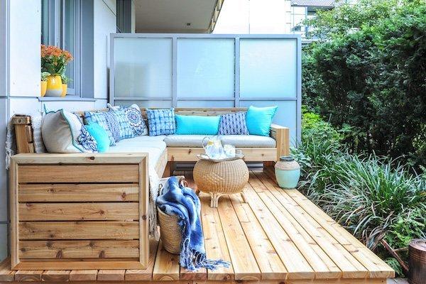 outdoor cedar decking with sectional sofa