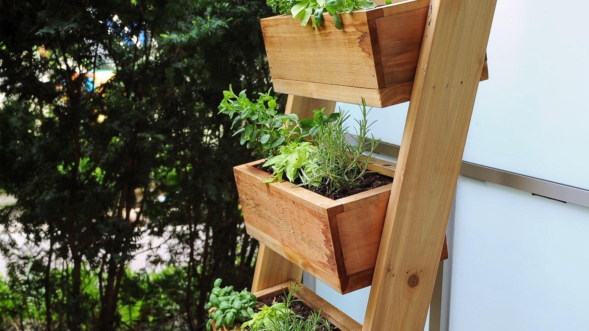 diy vertical planter project made of cedar